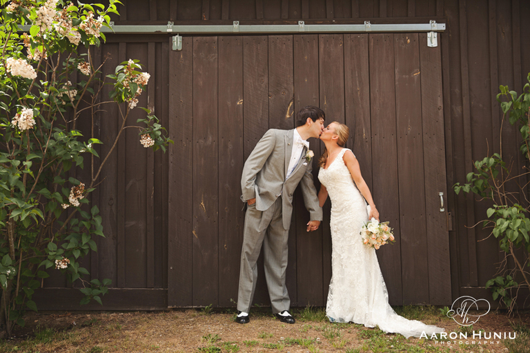 Zukas_Hilltop_Barn_Wedding_Boston_Wedding_Photographer_MA_Liane_Michael_017
