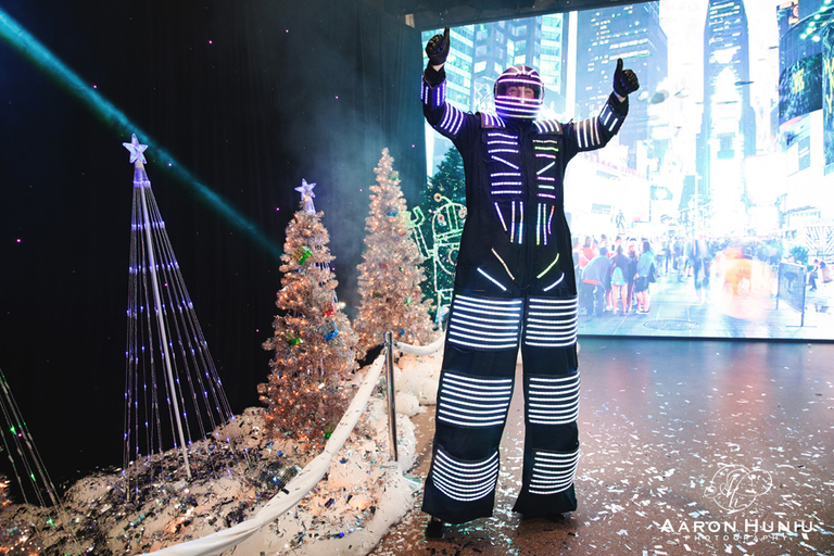 Holiday_Wonderland_Petco_Park_2015_Royal_Entertainers_08